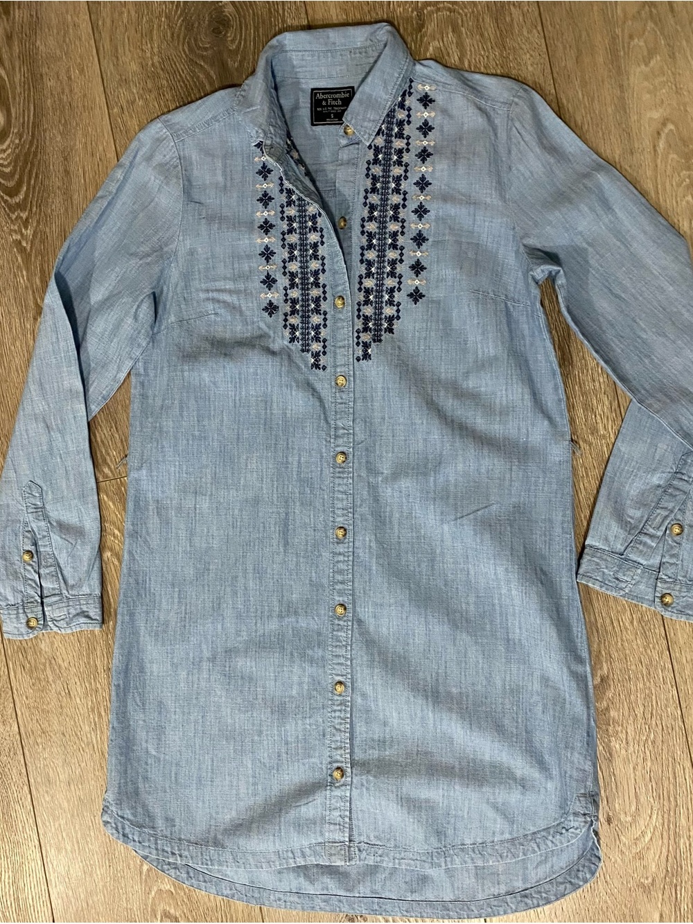 Abercrombie & Fitch Light Blue Chambray Button-Down Shirt with Navy Embroidery